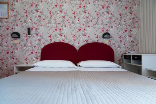 Double or Twin Room image 6