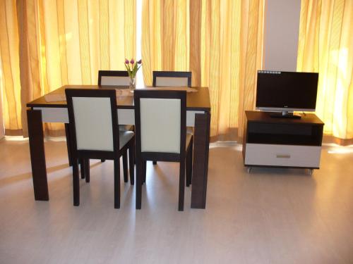 One-Bedroom Apartment with Balcony image 7