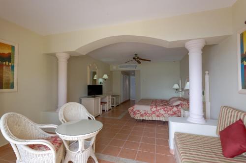 Guestroom, Bahia Principe Grand Cayacoa - All Inclusive in Samana