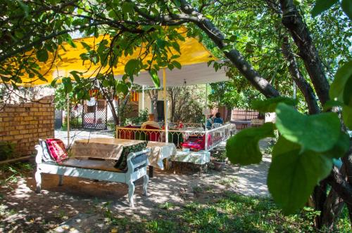 Dārzs, Sakura Guesthouse in Bishkek