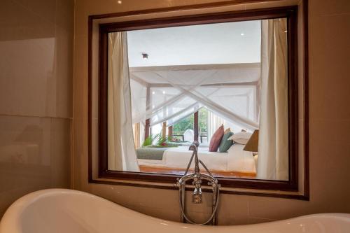 Salle de bain, Ocean Village Club (Adults Only) in Mombasa