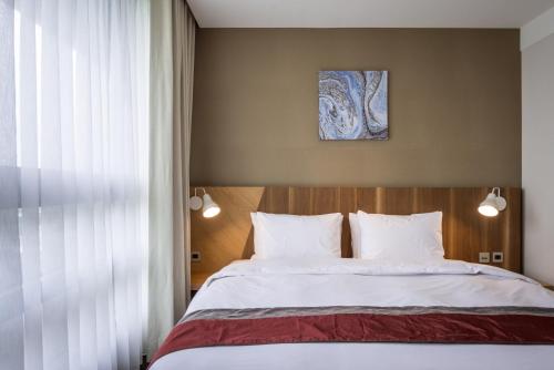 Standard Queen Room image 2