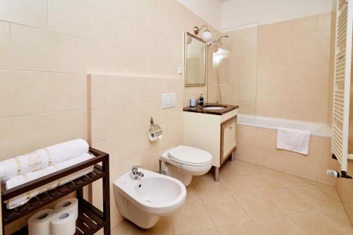 Three Golden Crowns Apartments - image 13