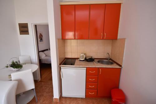 Nikic Apartments - image 11