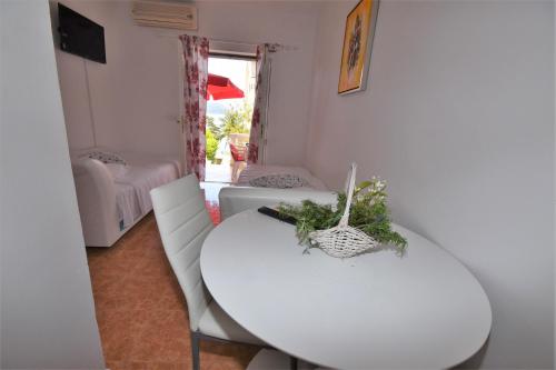 Nikic Apartments - image 7