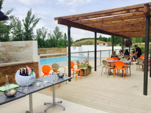 Restaurante, Les Terrasses D'Aix - Studio avec Grande Terrasse privée (Les Terrasses D'Aix - Studio avec Grande Terrasse privee) in Suburbs