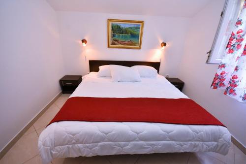 Nikic Apartments - image 8