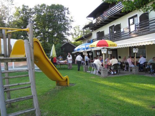 Bejárat, Gasthof Strobl Waldfrieden Garni in Strass im Attergau