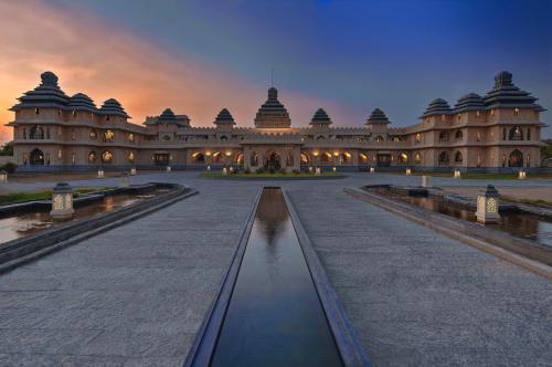 tourist places near by hampi