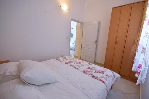 Nikic Apartments - image 12