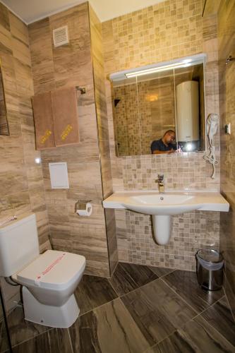 One-Bedroom Apartment with Balcony (3 Adults) image 10