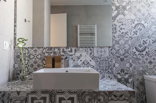 The Athens Insider - image 2