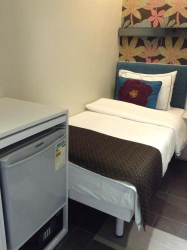 Single Room image 3