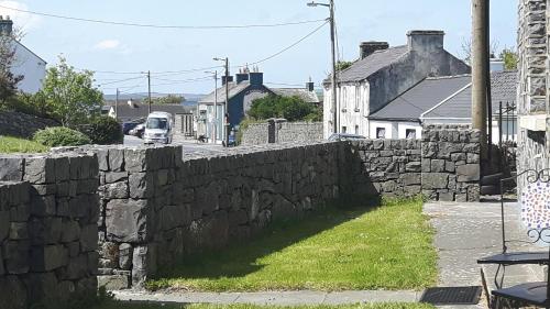 Tuvākā izklaides vieta, Roadside Cottage The Burren Kilfenora County Clare in Kilfenora
