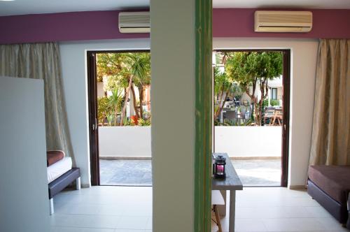 Nireas Hotel - image 9