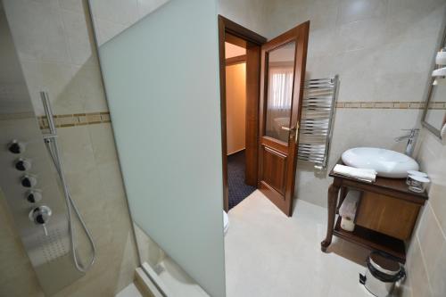 Noblesse Boutique Resort - image 2