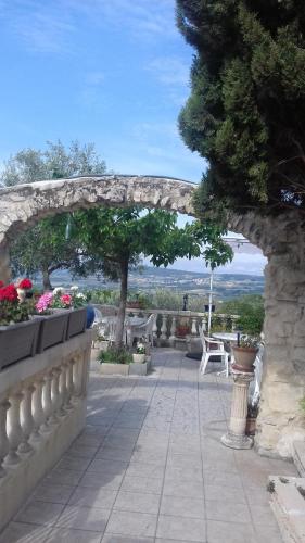 A szálláshely kívülről, Le Saint Victor in Mirabel Aux Baronnies