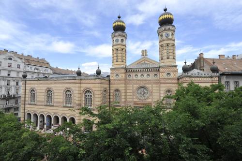 Grand Synagogue Dream Home - image 2