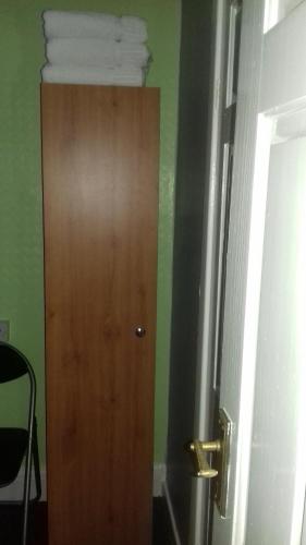 Family Room (2 Adults + 1 Child) image 9