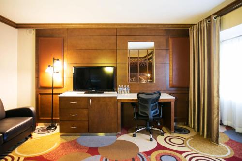 Suite, business