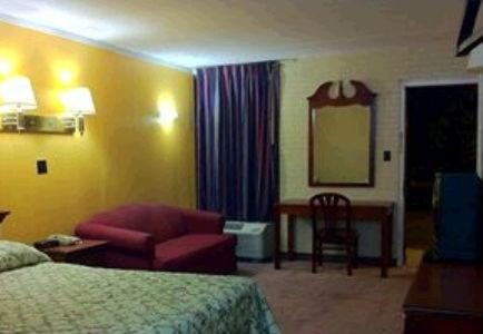 Budget Inn Charlotte - image 9