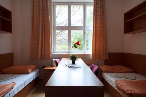 Roosevelt Hostel – Prague, PA