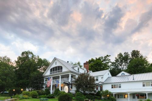 Rabbit Hill Inn - 출입구