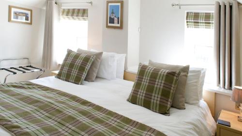 Rose and Crown Hotel - image 7