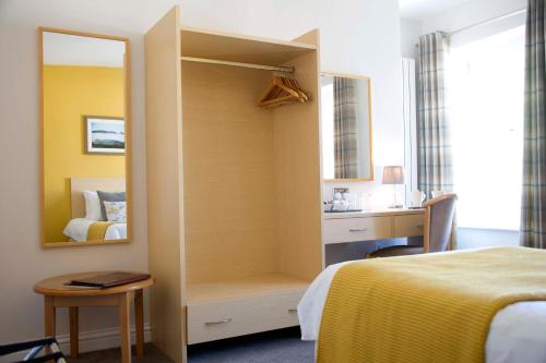 Rose and Crown Hotel - image 12