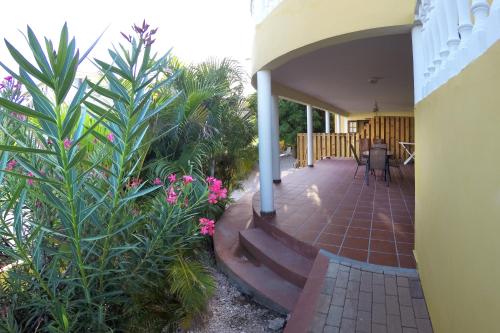 2 bedrooms, 4 beds