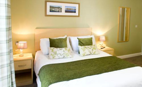 Rose and Crown Hotel - image 10