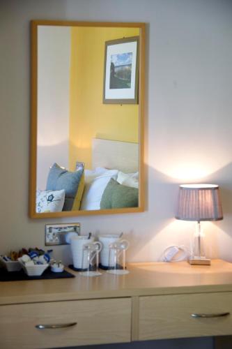 Rose and Crown Hotel - image 11