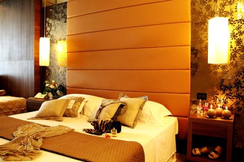 Waldorf Suite Hotel - image 2