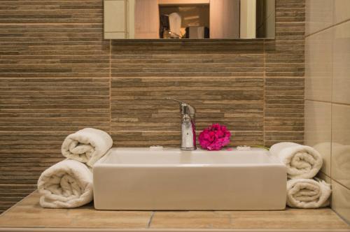 Nireas Hotel - image 11