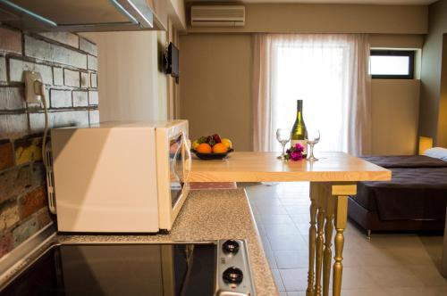 Nireas Hotel - image 3