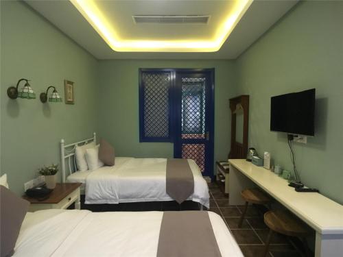 RuTang Inn RuTang Inn is conveniently located in the popular Tong Lu District area. The hotel offers a wide range of amenities and perks to ensure you have a great time. To be found at the hotel are 24-hour fron