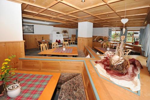 Restaurant, Wohlfuhlpension Tirolerhof in Partenen