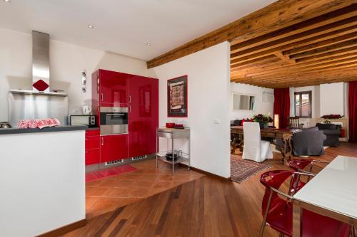 Top Floor Terrace Elegant Apartment 4 min from St Mark s Square No Lift- VHA Collection, Benátky (fotografie 7)