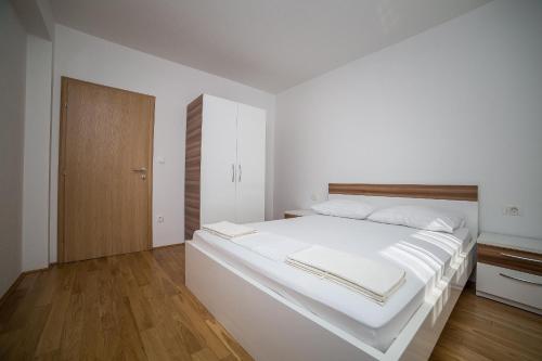 Green Olive Apartments - main image
