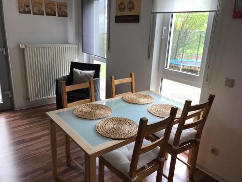 Létesítmények, Ferienwohnung Happiness Schlafzimmer 2026 renoviert mit neuem Boxspringbett in Homburg