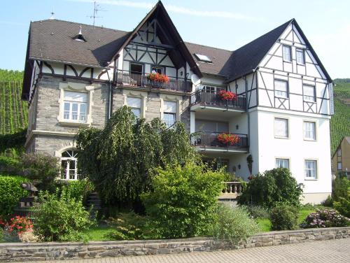 Ferienwohnungen Zum Niederberg - Apartment - Lieser