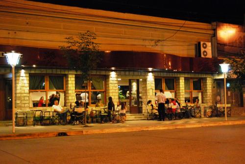 Hotelli välisilme, Hotel Ideal Resto Bar in Río Colorado