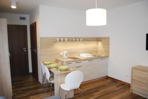 Deluxe Triple Room image 9