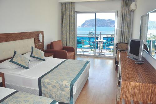 Blue Diamond Alya Hotel Blue Diamond Alya Hotel is a popular choice amongst travelers in Alanya, whether exploring or just passing through. Featuring a complete list of amenities, guests will find their stay at the property 