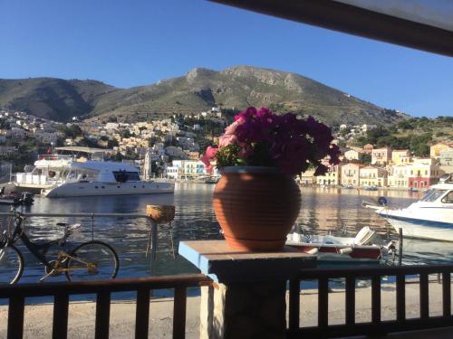 Nikolitsi Studios, Symi (fotografie 2)