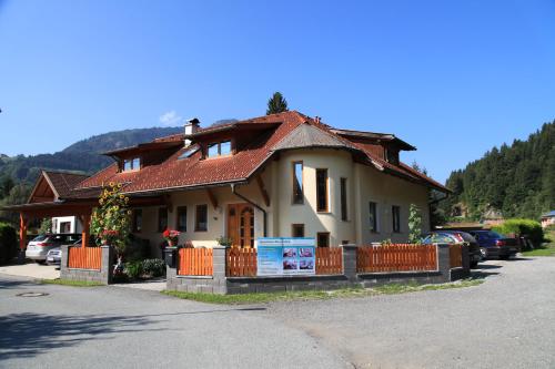 Appartementhaus Sabine, Pension in Kötschach bei Sankt Daniel