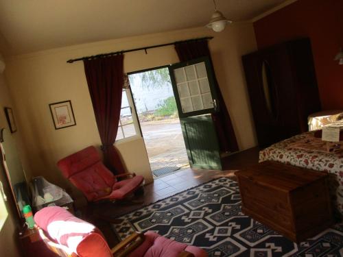 1 double bed, 1 twin bed