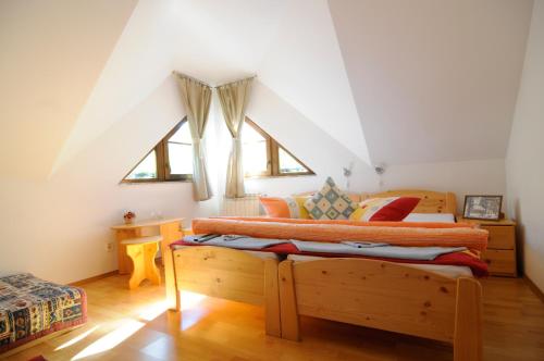 Standard Twin Room with Mountain View