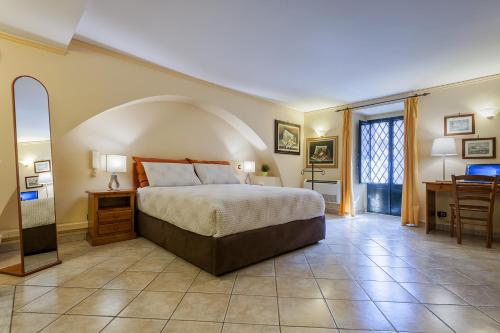 One-Bedroom Apartment with Balcony - Split Level room in Catania Short Stay