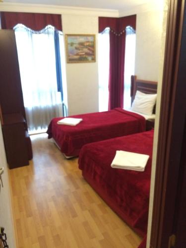 Double Room image 3